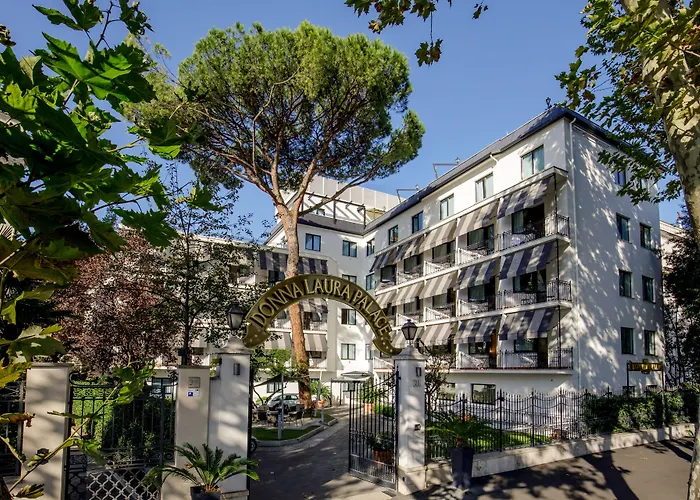 Hotel Donna Laura Palace By Omnia Roma